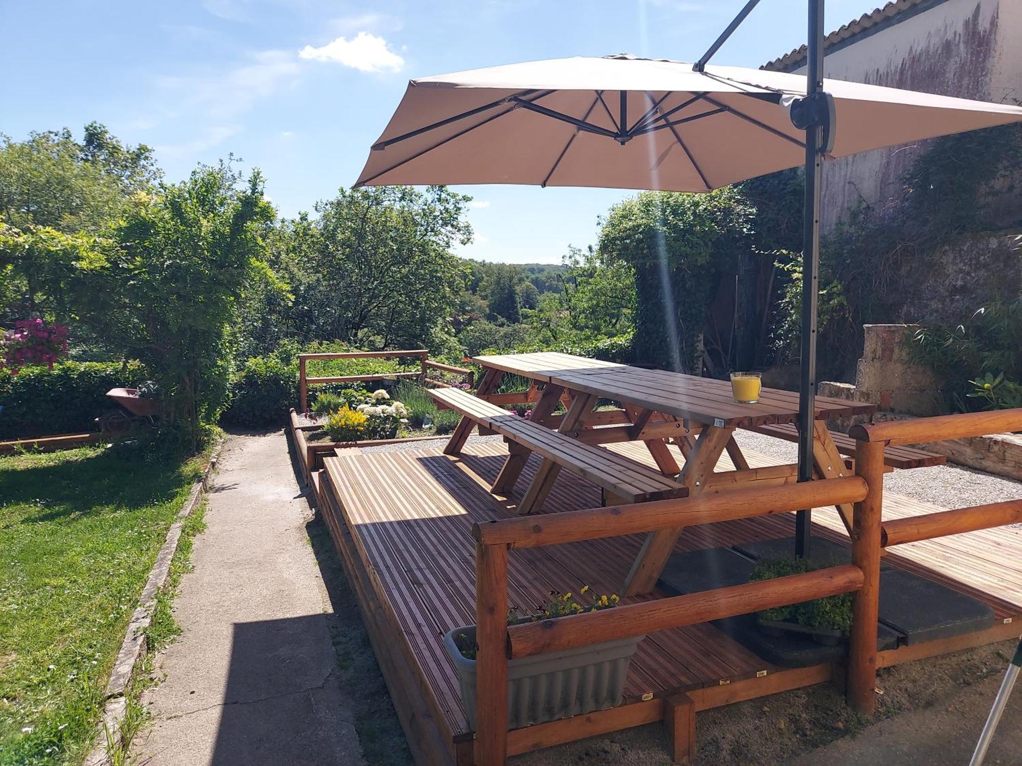 Charming Two Bedroom Gite With Beautiful Gardens Confolens Eksteriør bilde