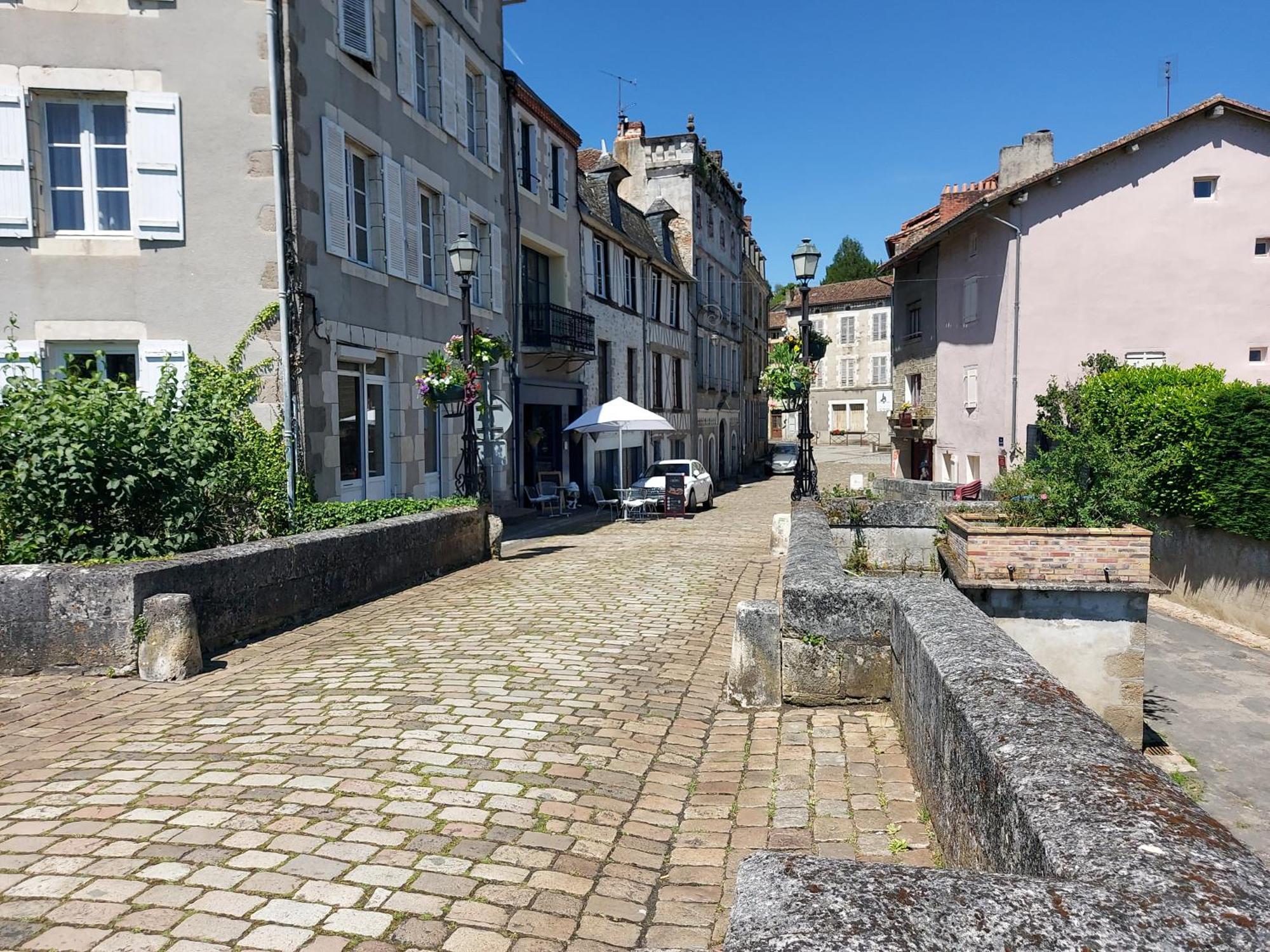 Charming Two Bedroom Gite With Beautiful Gardens Confolens Eksteriør bilde
