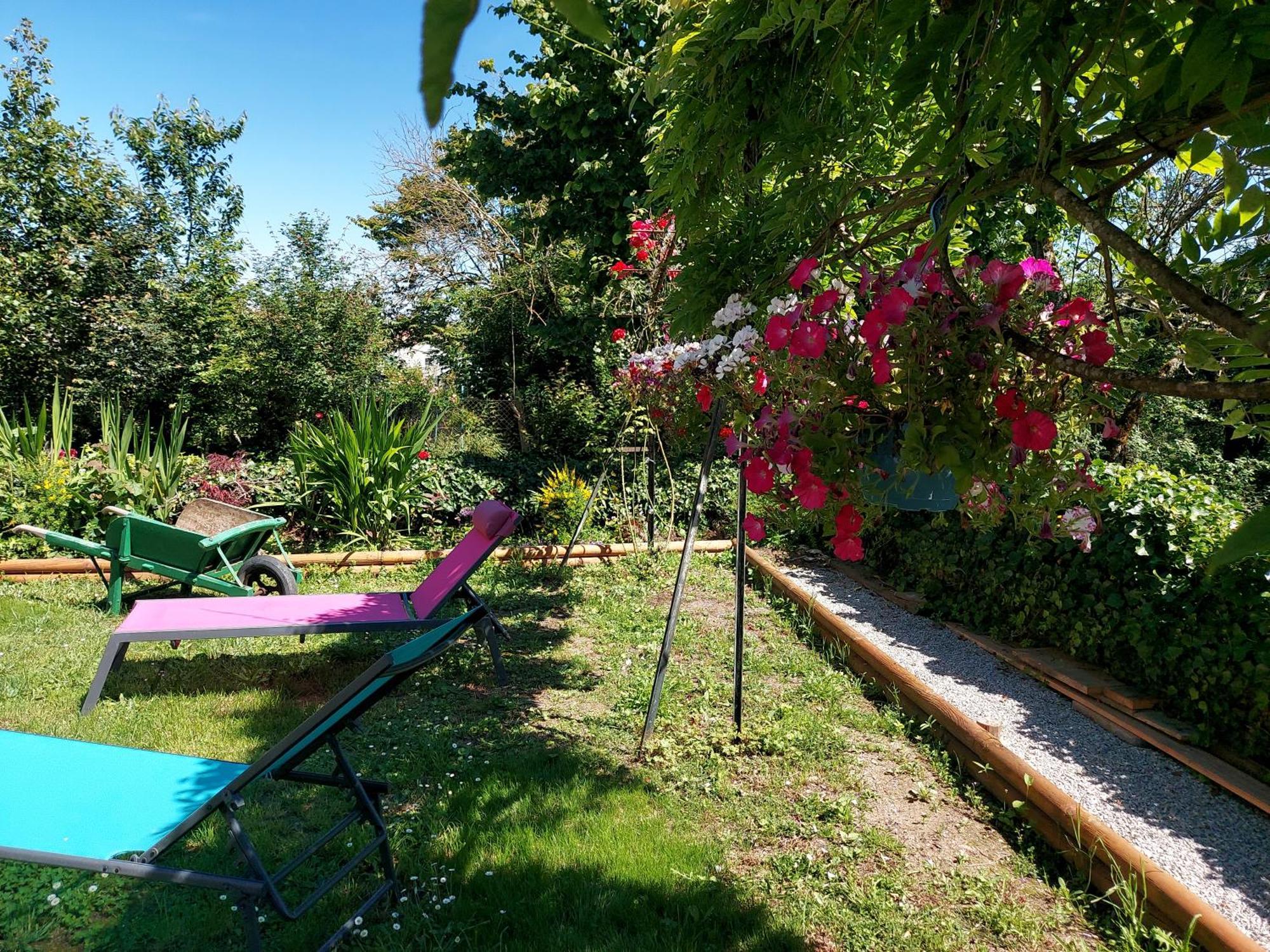Charming Two Bedroom Gite With Beautiful Gardens Confolens Eksteriør bilde