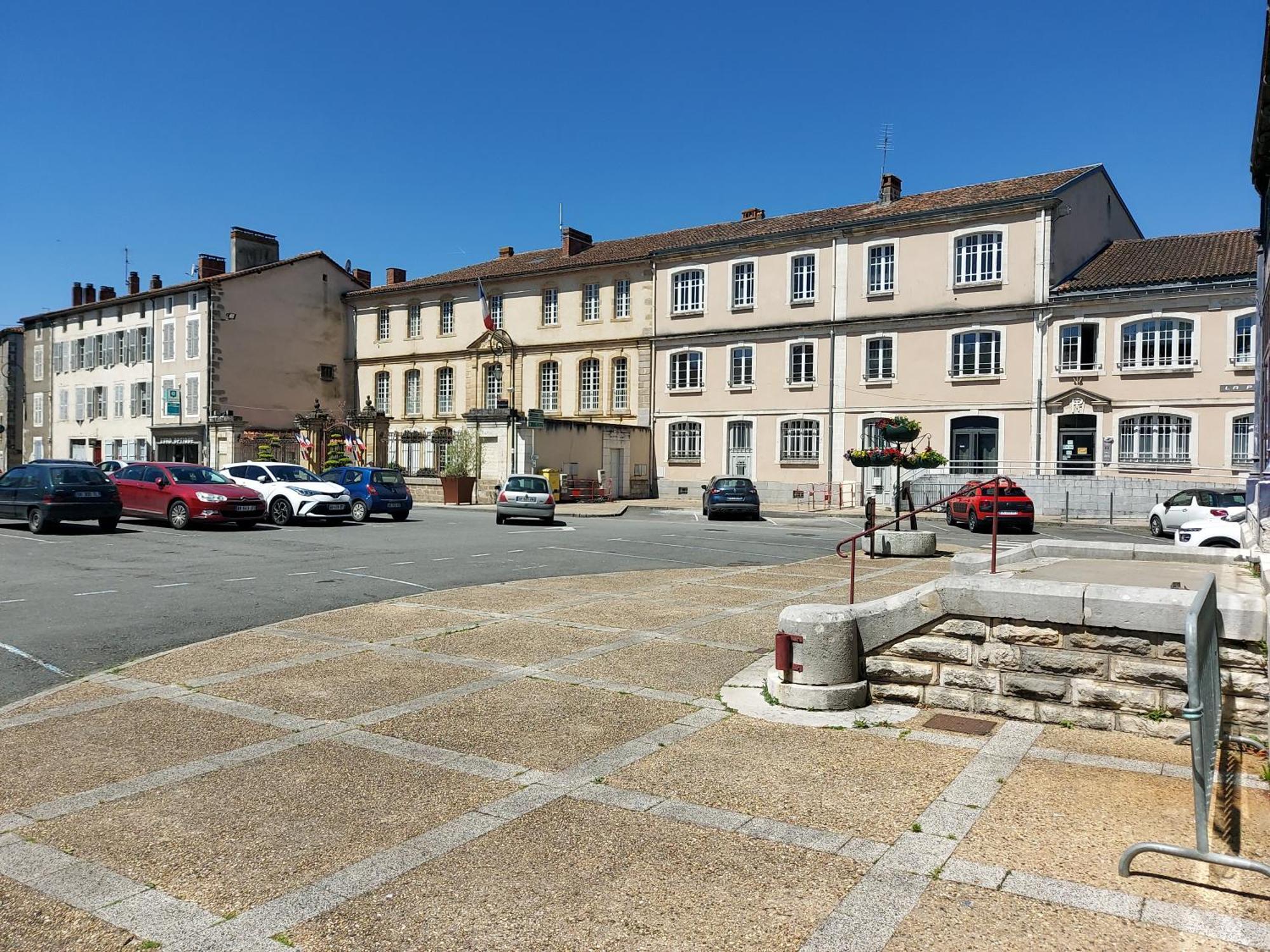 Charming Two Bedroom Gite With Beautiful Gardens Confolens Eksteriør bilde